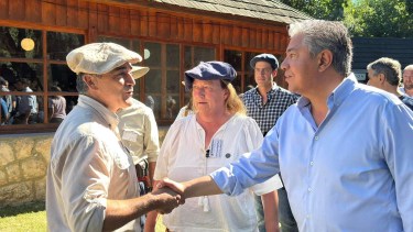 Un día antes de dar el discurso al campo neuquino, el gobernador Rolando Figueroa recorrió el predio de la Rural (Neuquén informa)