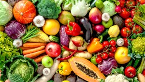Un estudio reveló que dos vegetales pueden retrasar la aparición de canas