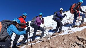 «Querer es poder»: con 72 años, hizo cumbre en el Domuyo, un viaje que inspira