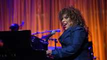 Imagen de Murió Roberta Flack, la gran cantante que hizo de «Killing Me Softly With His Song» todo un clásico