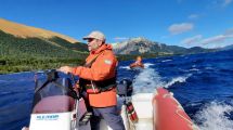 Imagen de Rescataron a un turista en el lago Vintter: salió a pescar, se lo llevó el viento y estuvo dos días a la intemperie