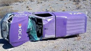 Fuerte vuelco de una camioneta de OCA sobre Ruta 40, en el norte neuquino: dos personas hospitalizadas