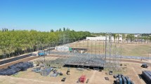 Imagen de Fiesta de la Manzana 2025 en Roca: escenario casi listo para disfrutar a pleno