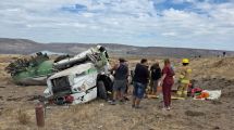 Imagen de Video | Volcó un camión en la bajada del Collón Cura, sobre la Ruta 237: el conductor fue hospitalizado