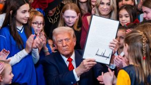 Donald Trump firmó una orden para excluir a deportistas transgénero de las competencias: «La guerra ha terminado»