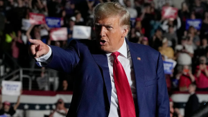 Donald Trump se compró un Tesla para apoyar a Elon Musk 