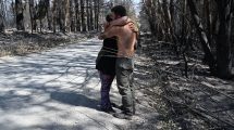 Imagen de A una semana del inicio del incendio en El Bolsón, emoción y sueños de reconstrucción