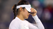 Imagen de La tenista Emma Raducanu vio a su acosador, paró el partido y pidió asistencia: «una situación difícil»