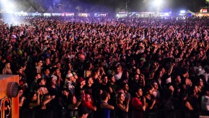 Fiesta de la Confluencia 2025 en Neuquén: secuestraron autos por estacionar en esquinas y garajes