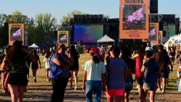 Fiesta de la Confluencia 2025 en Neuquén este sábado con calor y viento, en el día 3