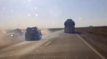 Imagen de Video | Imprudencia total en la Ruta 22: por sobrepasar un camión, casi provoca un triple choque frontal