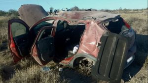 Una familia de Neuquén sufrió un vuelco sobre la Ruta 250 en Valle Medio: hay un bebé de 1 año herido