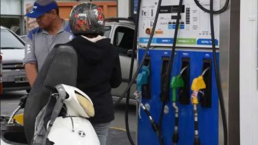 Aumento de nafta y gasoil en marzo: precios estimados para Neuquén, Roca, Bariloche y Viedma 