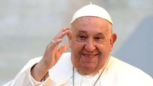 El papa Francisco a 17 días de su internación: pasó otra noche «estable» y con pronóstico «reservado»