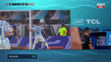 La pelota pegó en la mano de Nardoni pero Falcón Pérez no cobró penal para Boca.