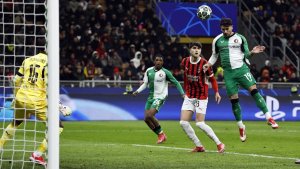 Julián Carranza, el delantero argentino que eliminó al Milan de la Champions League