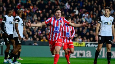 Julián Álvarez abrió la cuenta para Atlético en Mestalla.