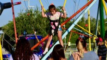 Imagen de Fiesta de la Manzana 2025 en Roca: precios de los juegos infantiles desde el inflable a las camas elásticas