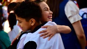 Comenzó el ciclo lectivo en Neuquén: sonrisas y reencuentros marcan el regreso a la escuela