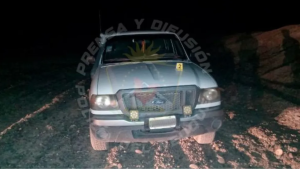 Tiros en una cantina terminaron con un arma y una camioneta secuestrada en Rincón de los Sauces