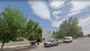 Violento robo en un supermercado chino de Roca: lo apuñalaron por una cerveza