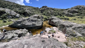 Así son los toboganes naturales de aguas cristalinas escondidos en las sierras de Córdoba