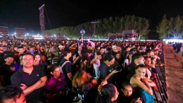 Fiesta de la Manzana 2025 en Roca: sábado con casi 200 mil personas, peso de la manzana y baile con Nicki Nicole y Luck Ra