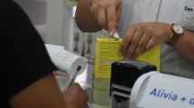 Imagen de Weretilneck redujo Ingresos Brutos por decreto a las farmacias y las clínicas de Río Negro