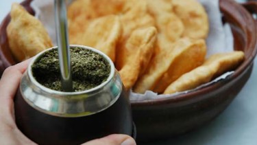 Receta fácil de tortas fritas: el manjar perfecto para días lluviosos