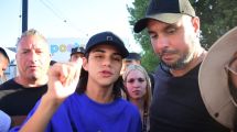 Imagen de Valentino Merlo, antes de su show en la Fiesta de la Confluencia, apareció entre la gente: qué dijo