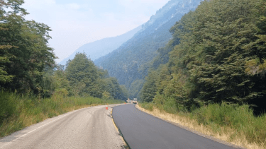 Rutas 40 y 23: reducen «irregularidades» con bacheos entre Bariloche y el Bolsón y en la línea sur de Río Negro