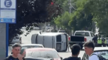 Imagen de Video | Impresionante vuelco en Neuquén: quedó de costado y generó caos en el tránsito