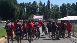 Guardavidas cortaron la Isla 132 en Neuquén: este martes movilizan a la Municipalidad por los salarios
