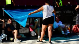Desmayos por María Becerra en la Fiesta de la Confluencia 2025: pega la ola de calor este domingo