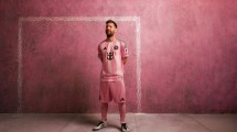 Imagen de Inspirada en la Selección Argentina: así es la nueva camiseta que usará Messi en Inter Miami