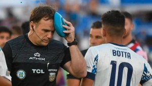 Sanción a Godoy Cruz tras la agresión al juez de línea: multa económica, descuento de puntos y seis partidos a puertas cerradas