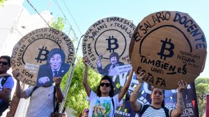 El paro docente se hizo sentir con protestas en Neuquén y Río Negro