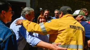 Patricia Bullrich y Rolando Figueroa recorrieron el incendio en parque Lanín: «Estamos más tranquilos»