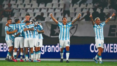 Racing se floreó ante Botafogo, le ganó 2-0 y es el campeón de la Recopa con un global de 4-0