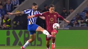 Paulo Dybala salió lesionado en Roma después de una patada de Alan Varela