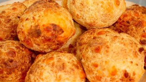 Chipa sin TACC, crujientes por fuera y húmedos por dentro