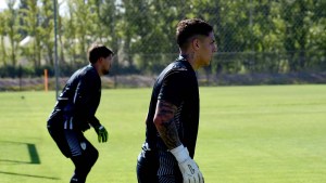 Con Facundo Crespo y Alex Verón, el arco no es un problema para Cipolletti