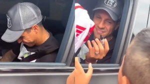 La pícara reacción de Enzo Pérez cuando un hincha le preguntó por la eliminación de Boca