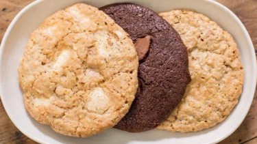 Mates con cookies de avena, coco, chocolate blanco y nueces