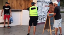 Imagen de Video | Caos en el centro de Neuquén por un enfrentamiento de cuchillos que terminó con cuatro demorados