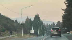 Humo en Bariloche por el incendio en el parque Nahuel Huapi, en Ruta 40 visibilidad reducida