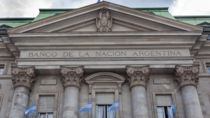 Banco de la Nación Argentina en Sociedad Anónima, paso previo a la privatización: Javier Milei firmó el decreto antes de ir a Estados Unidos