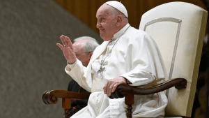 El papa Francisco sufrió una crisis respiratoria asmática y sigue en estado “crítico”