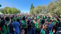 Imagen de Paritarias en Río Negro: ATE aceptó la propuesta salarial y UPCN la consideró «miserable»
