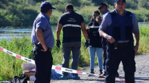 Imagen de Búsqueda del hombre que se arrojó al canal Grande en Allen: «Se estaba bañando con su hijo»